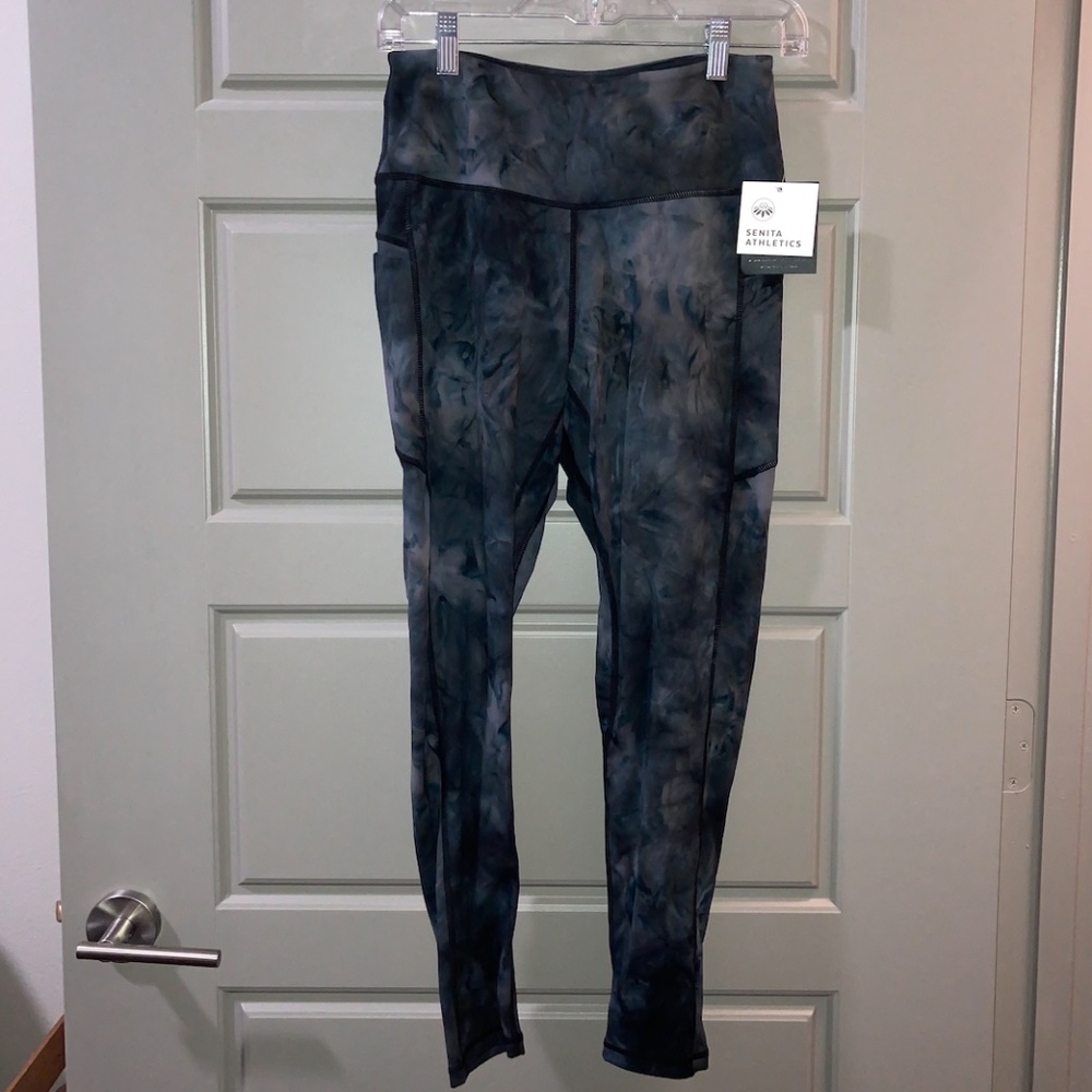 NWT Senita High Waisted Vinyasa 7/8 Capris - Black Tie Dye - L